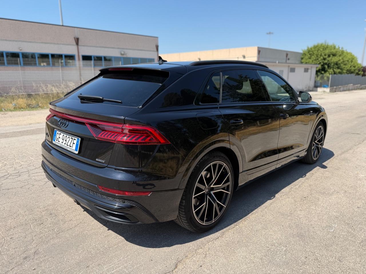 Audi Q8 50 TDI 286 CV quattro S-line identity BLACK