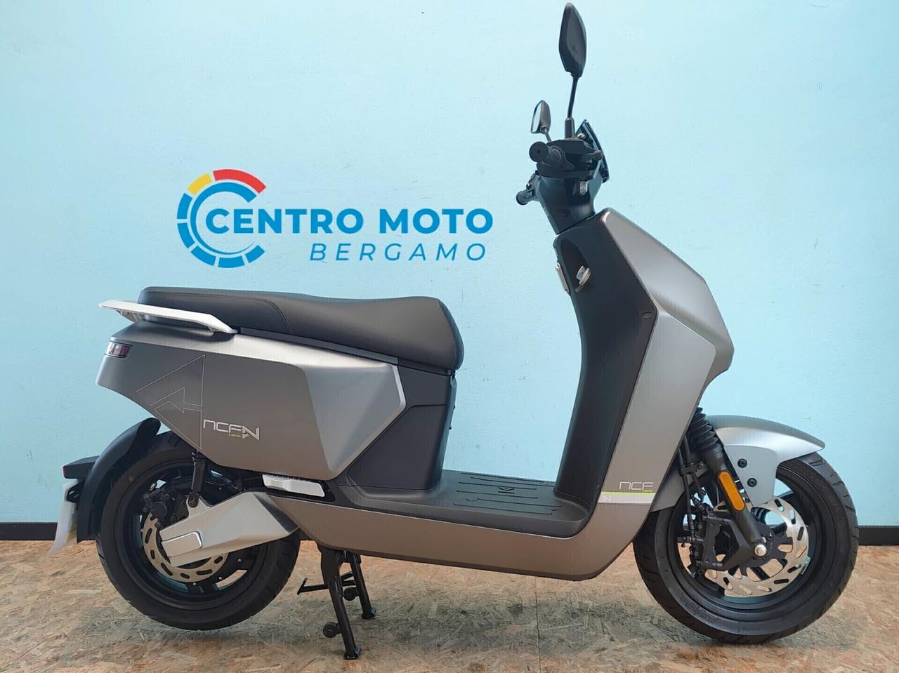 Nmoto NCF S : l'e-scooter che ti porta anche in autostrada
