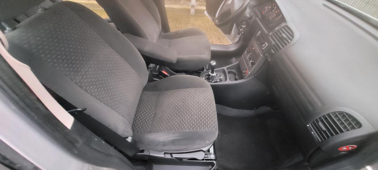 Opel Zafira 7 POSTI 2.0 16V DTI cat Comfort