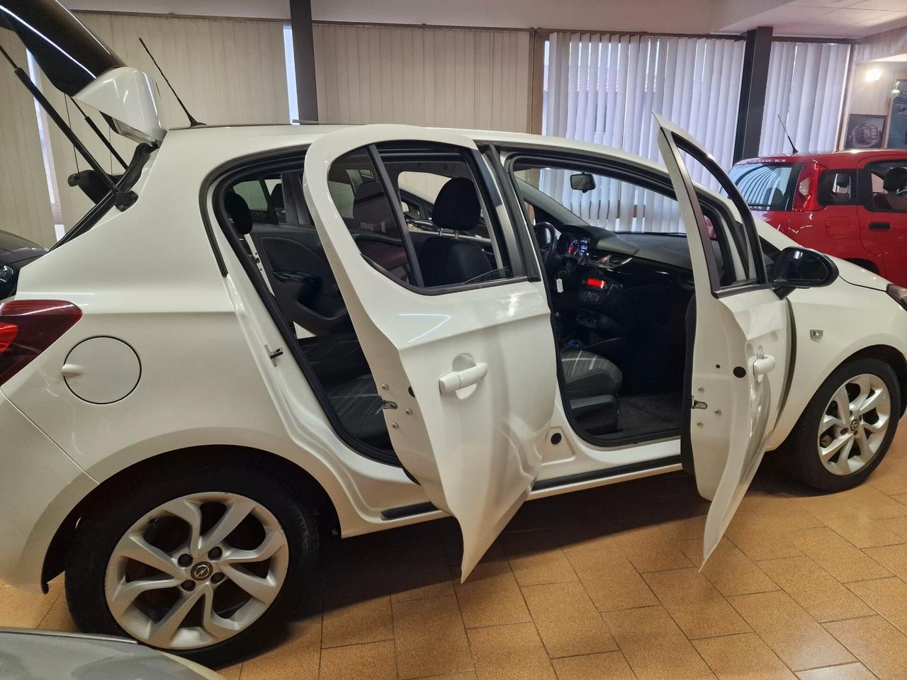 Opel Corsa 1.4 90CV GPL Tech 5 porte b-Color, 102 mila chilometri