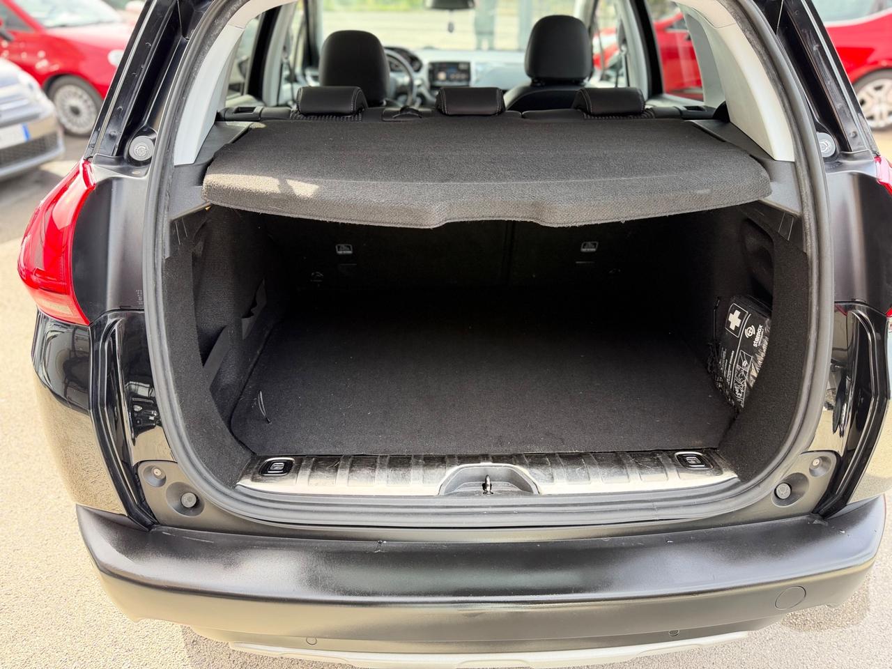 Peugeot 2008 BlueHDi 100 S&S Black Matt
