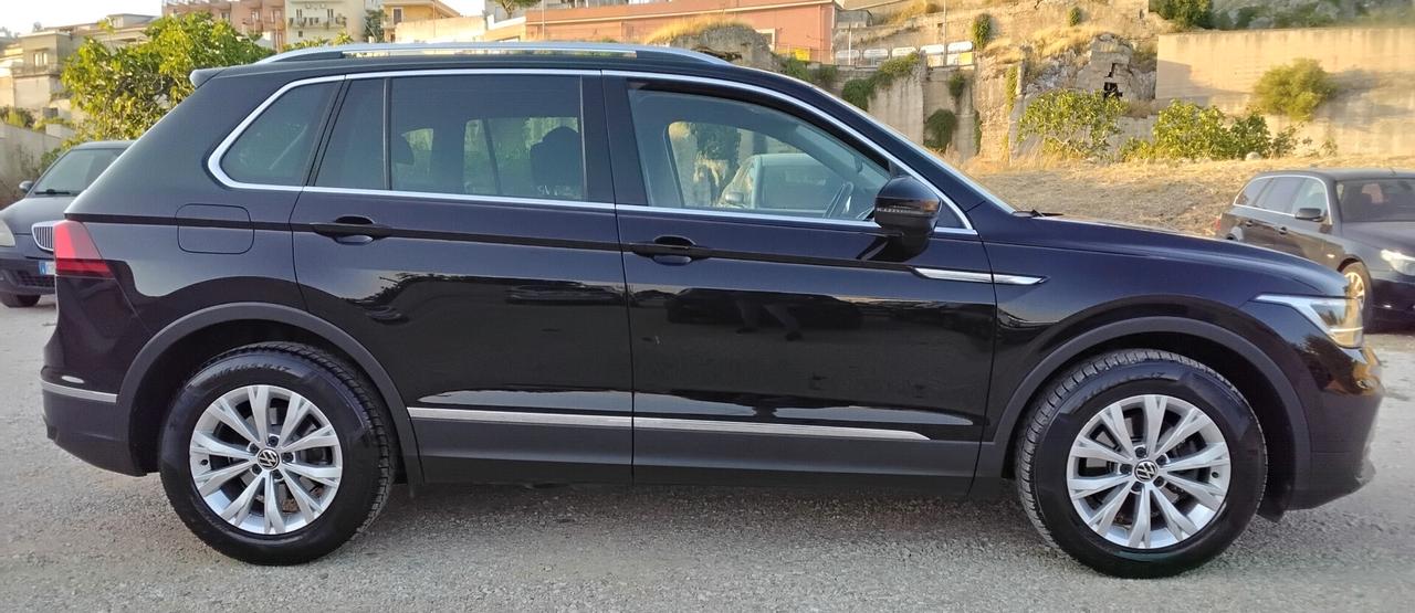 Volkswagen Tiguan 2.0 TDI 150 CV SCR DSG Elegance