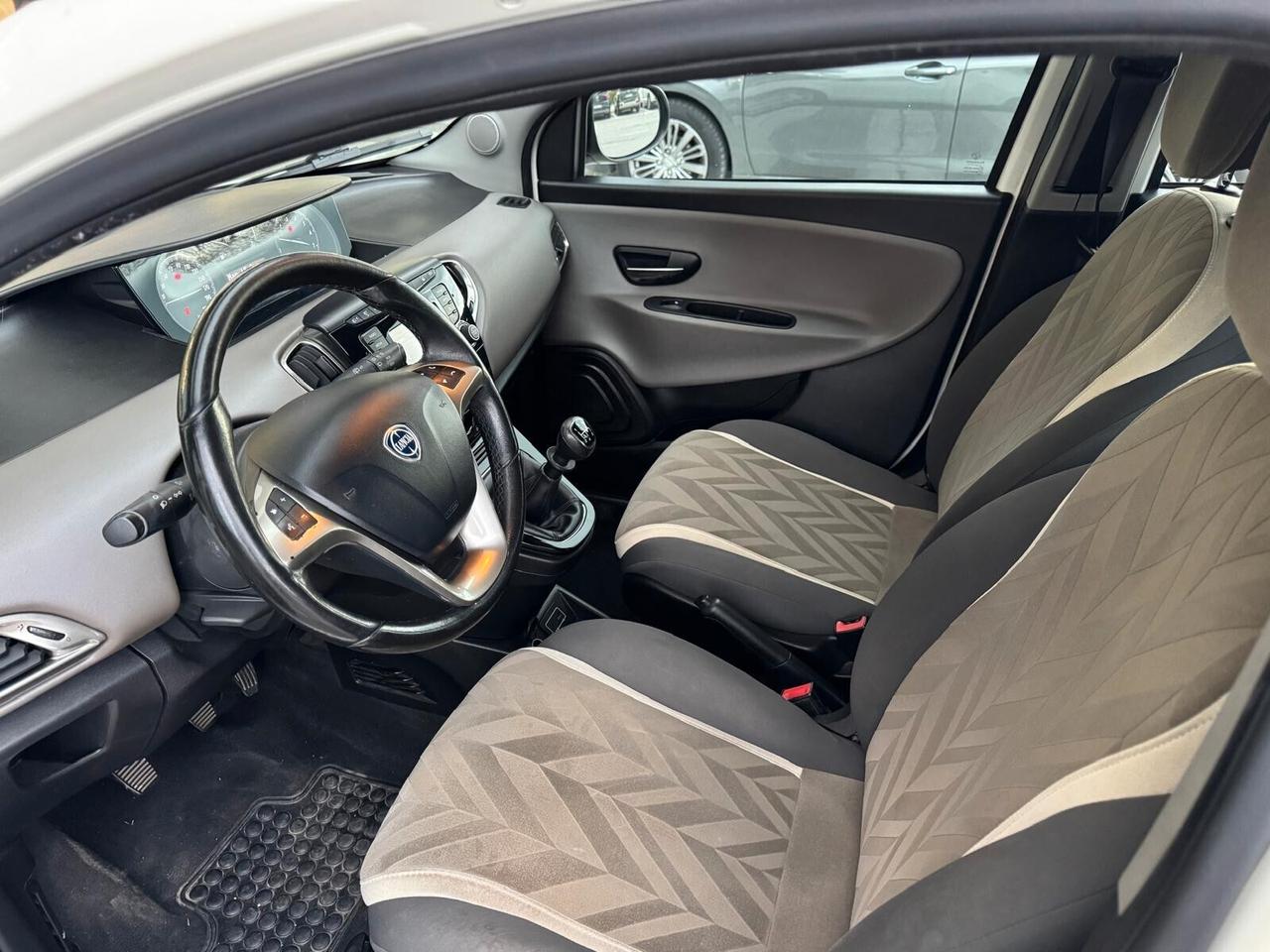 Lancia Ypsilon 1.2 69 CV Gold unico proprietario