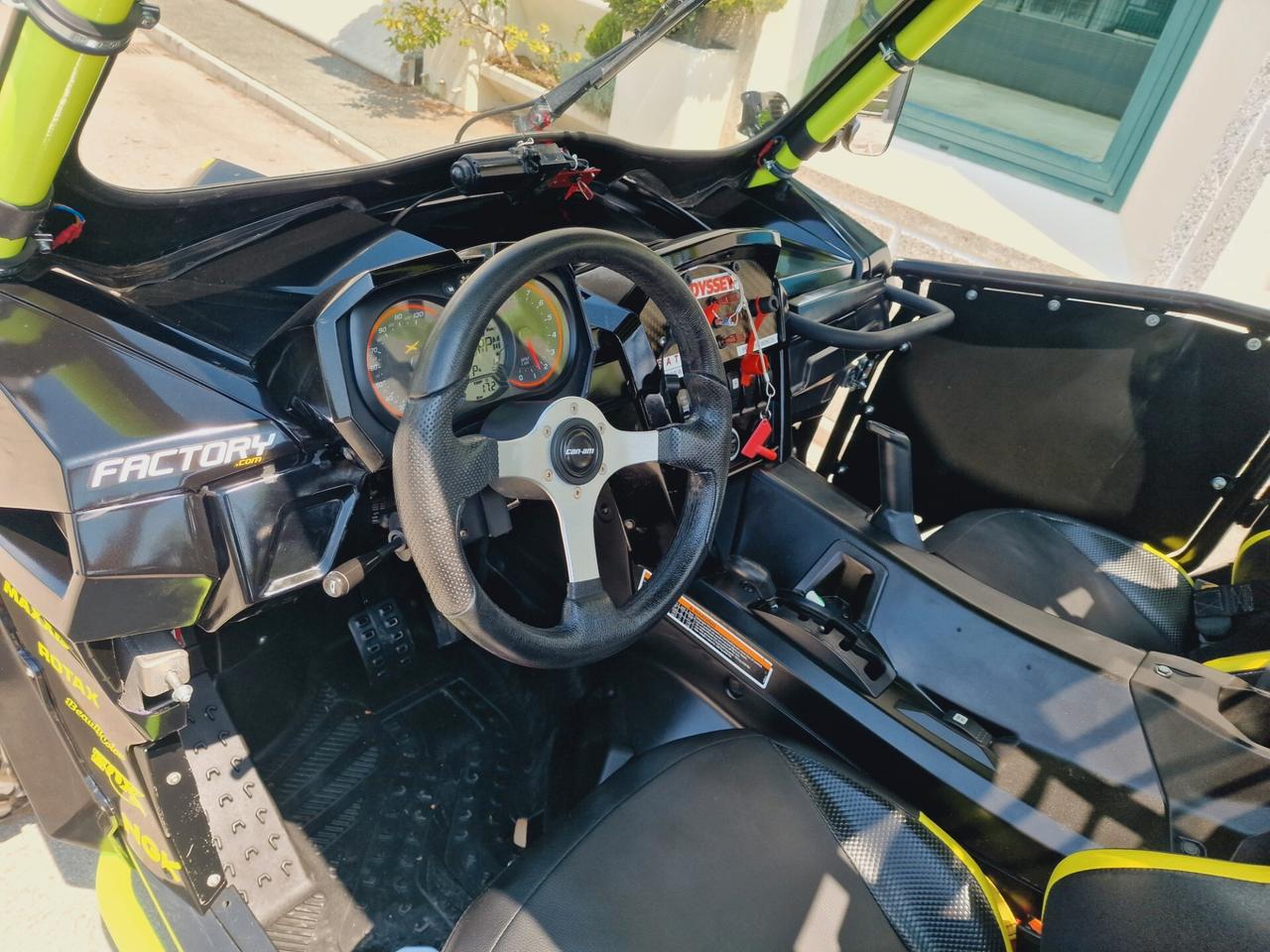 CAN AM MAVERICK TURBO CABINA CHIUSA COMPLETA SCARICHI APERTI