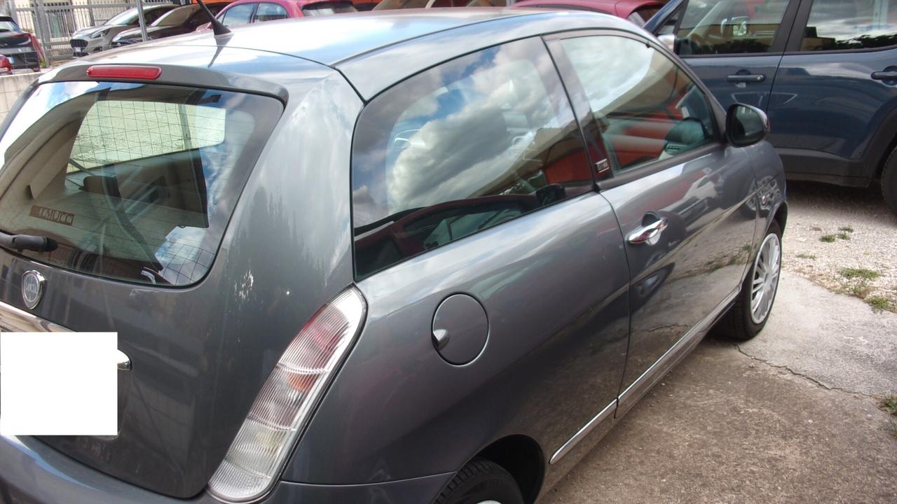 Lancia Ypsilon 1.2 69 CV Unyca