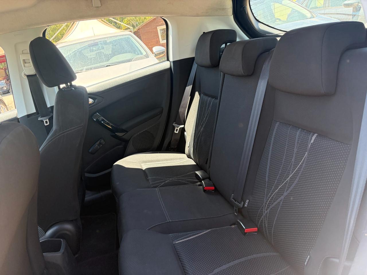PEUGEOT 208 1.4 HDI 68CV ANNO 2012 ADATTA NEOPATENTATI