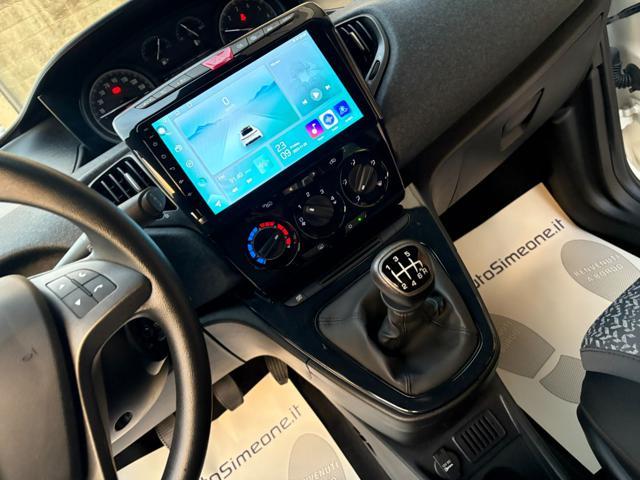 LANCIA Ypsilon 1.0 FireFly 5 porte S&S Hybrid Ecochic Silver.