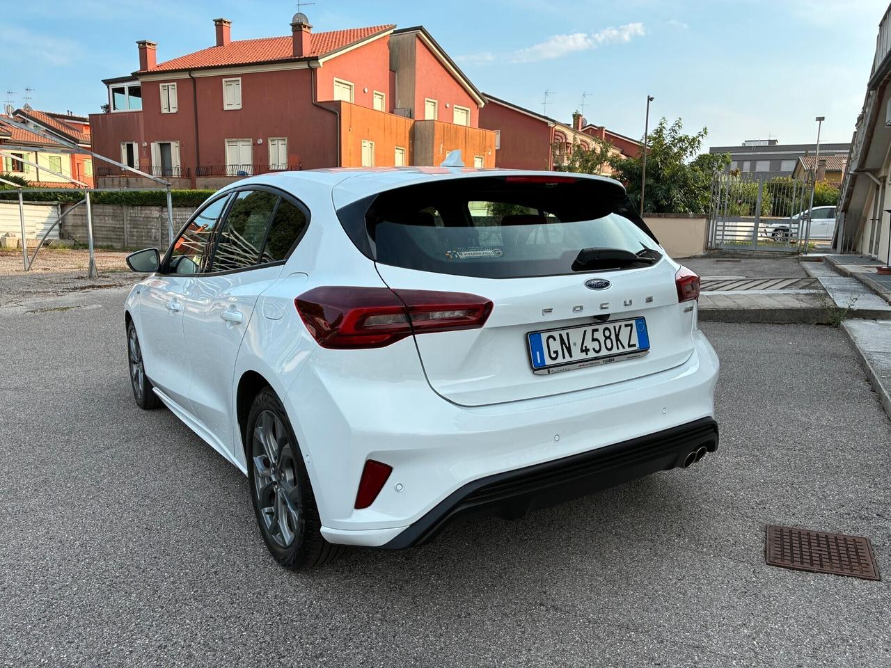 Ford Focus 1.0 Hybrid 125 CV Powershift ST-LINE