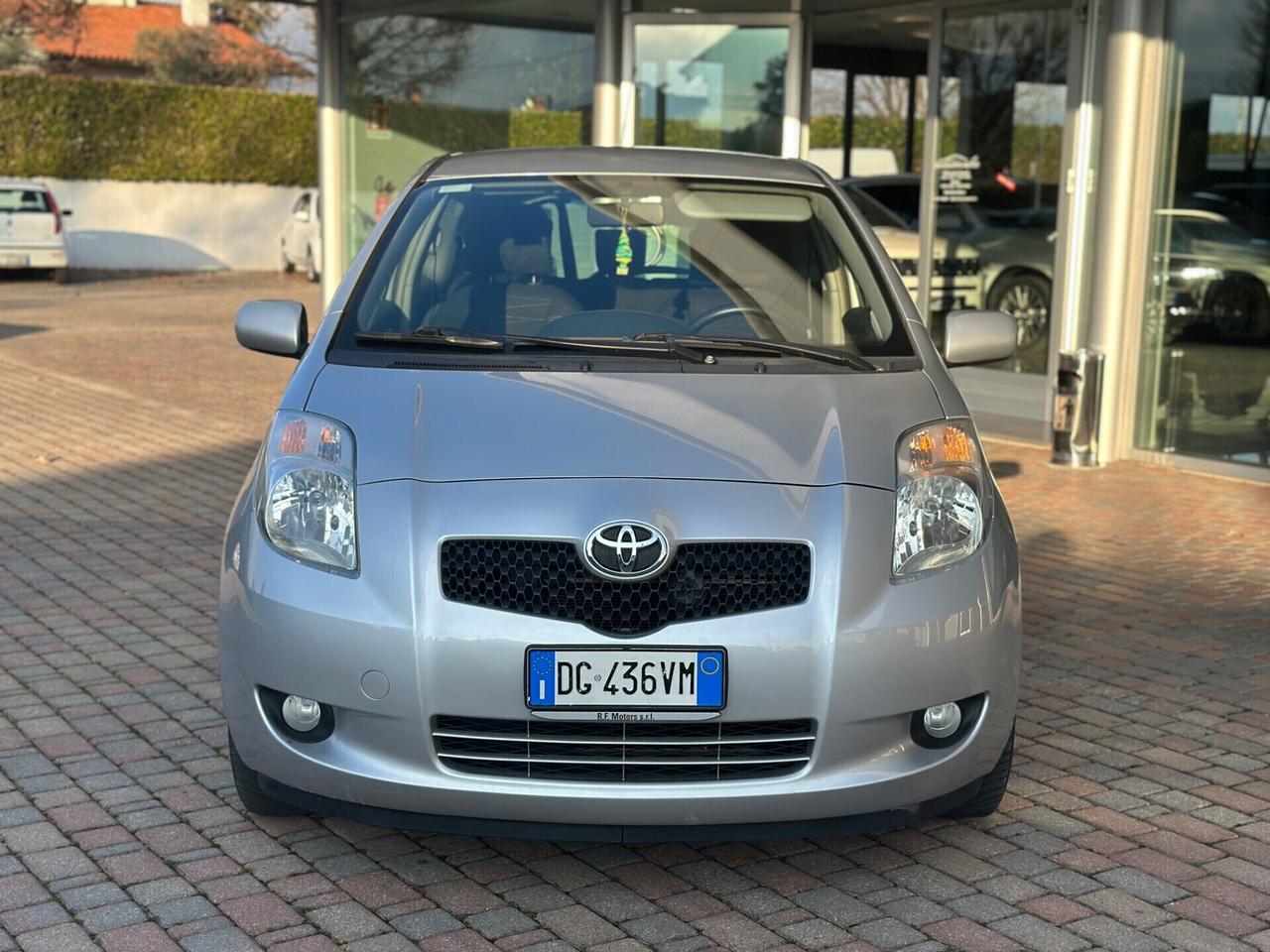 Toyota Yaris 3p 1.0 NEOPATENTATI 140.000 KM !!