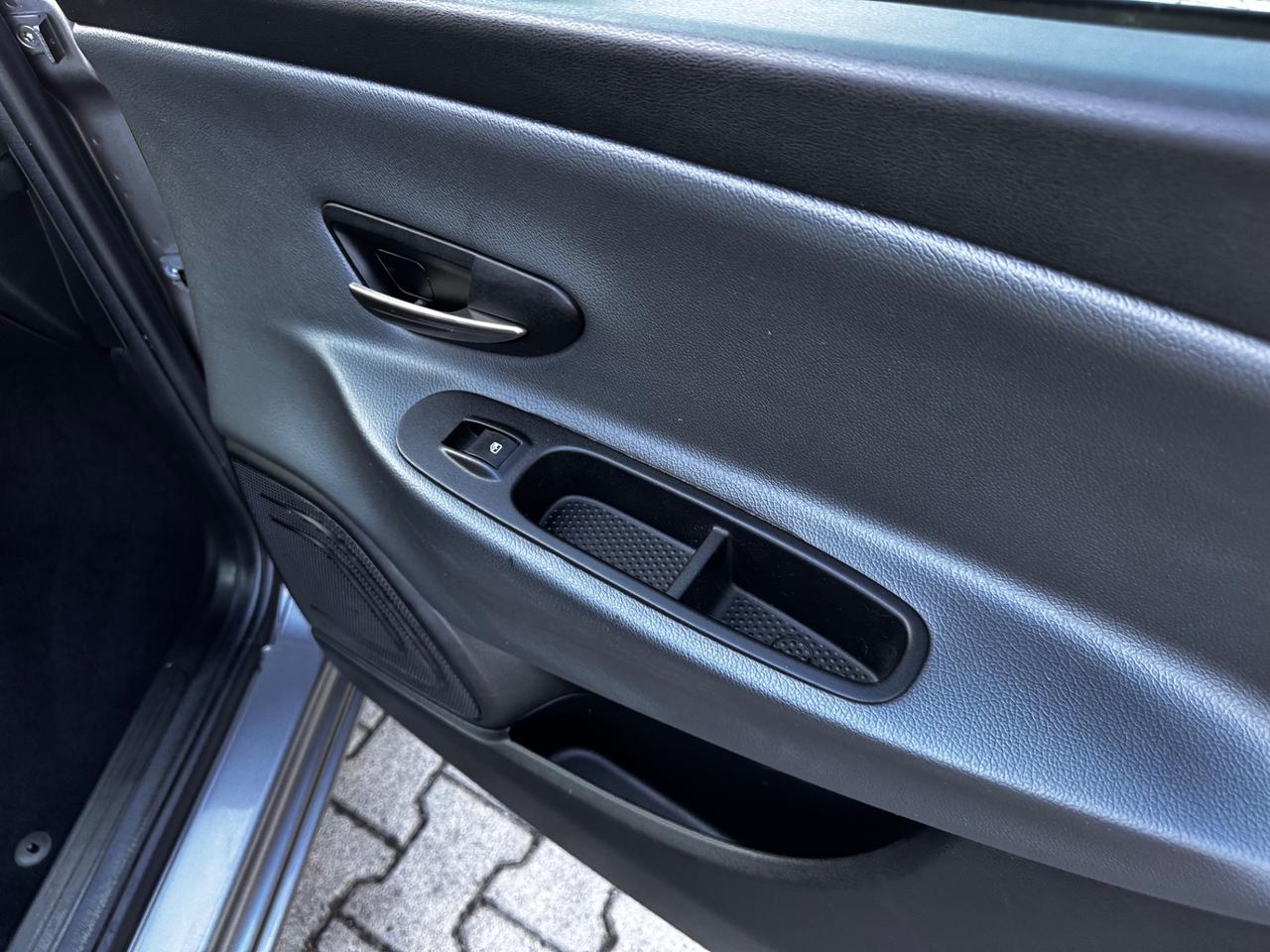 Lancia Ypsilon 1.2 69 CV 5 porte Platinum neopatentati