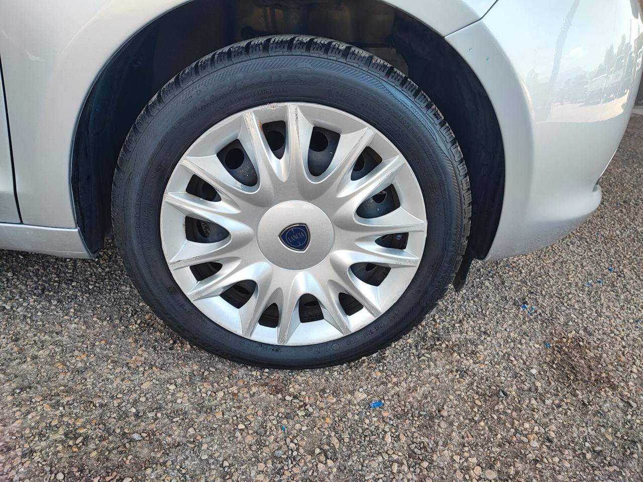 Lancia Ypsilon 1.2 69 CV Unyca