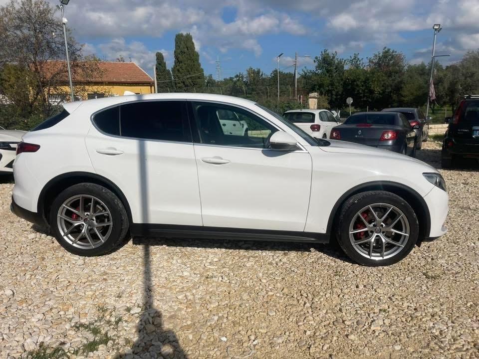 Alfa Romeo Stelvio 2.2 Turbodiesel 210 CV AT8 Q4 Super