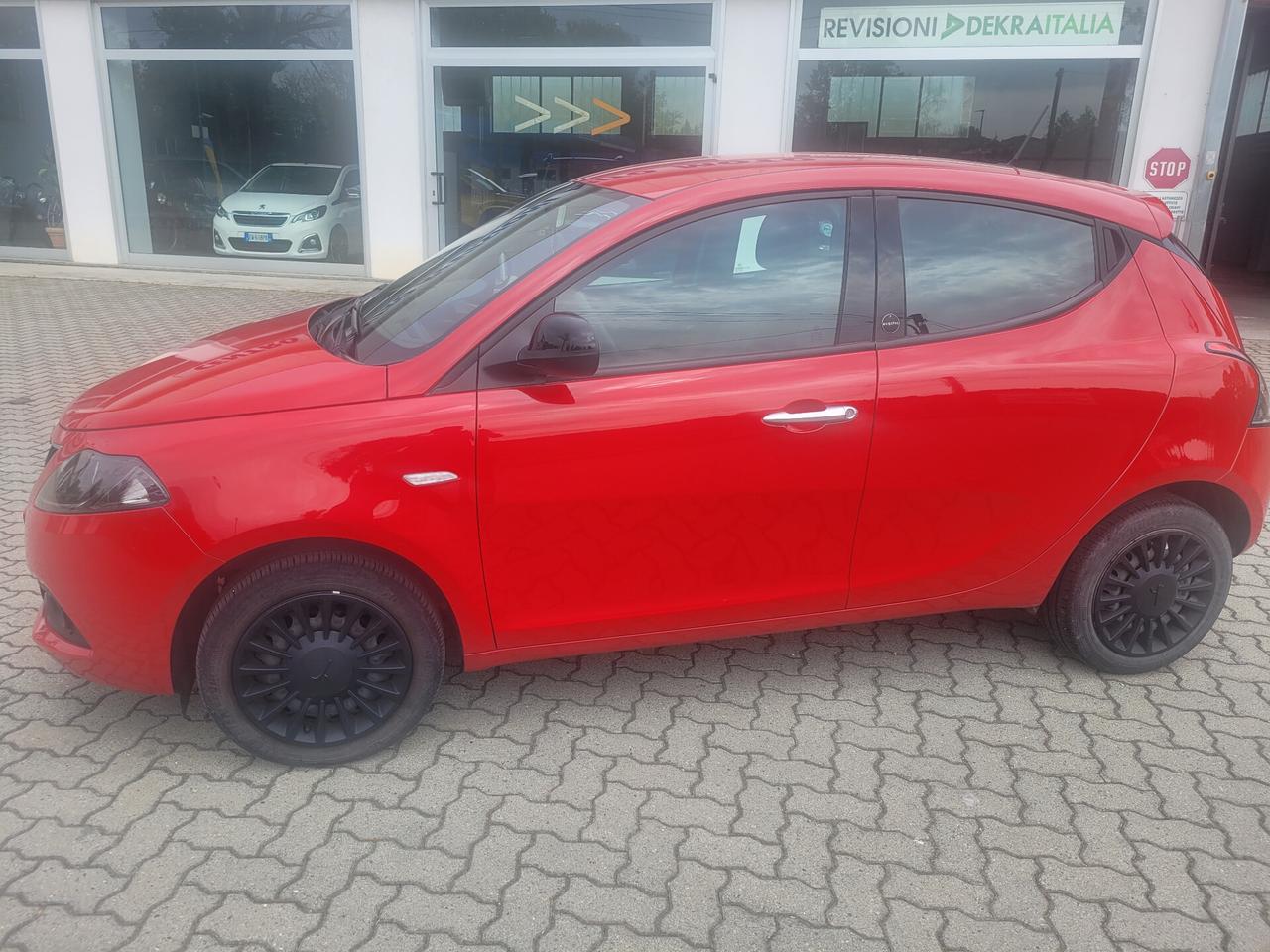 Lancia Ypsilon 1.0 FireFly 5 porte S&S Hybrid Ecochic Silver