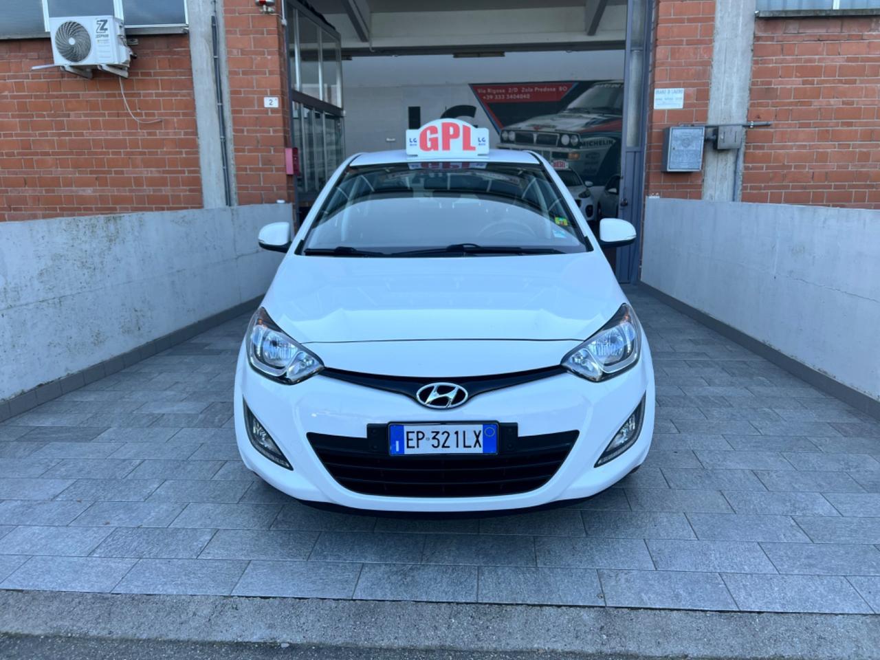 Hyundai i20 1.2 5p. BlueDrive GPL Sound Edition. NEOPATENTATO