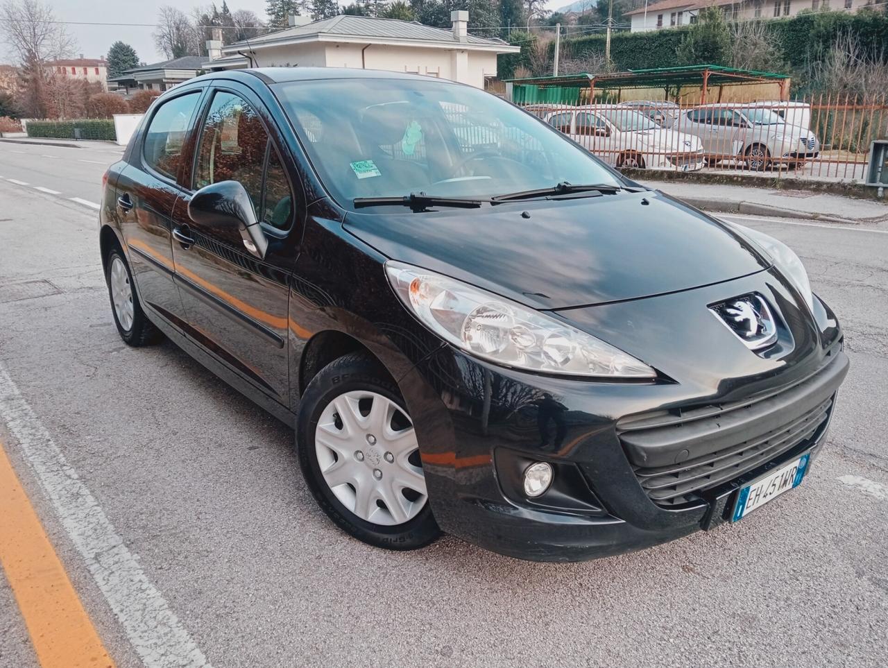 Peugeot 207 1.4 HDi 70CV 5p. Active