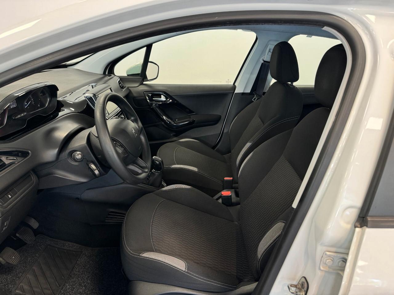 Peugeot 208 PureTech 82 5 porte Active NEOPATENTATI UNIPROP.