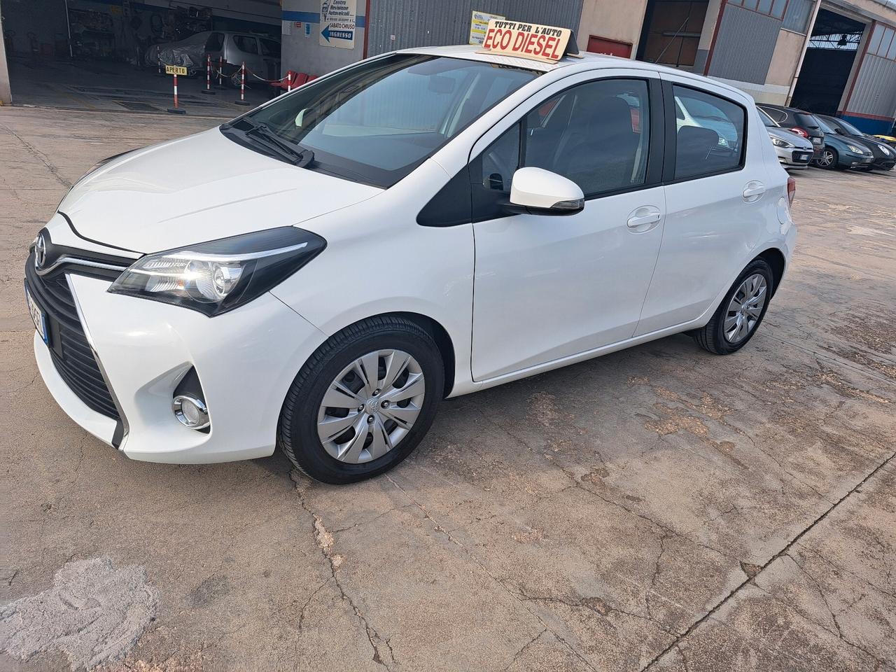 Toyota Yaris 1.4 D-4D 5 porte Lounge - 2014