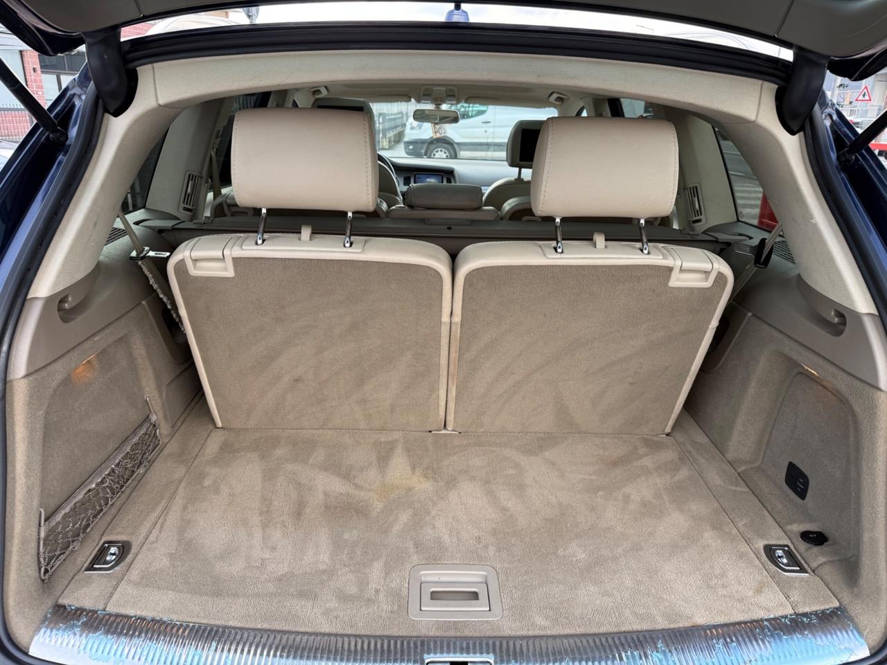 Audi Q7 3.0 V6 TDI 245 CV QUATTR0 7 POSTI