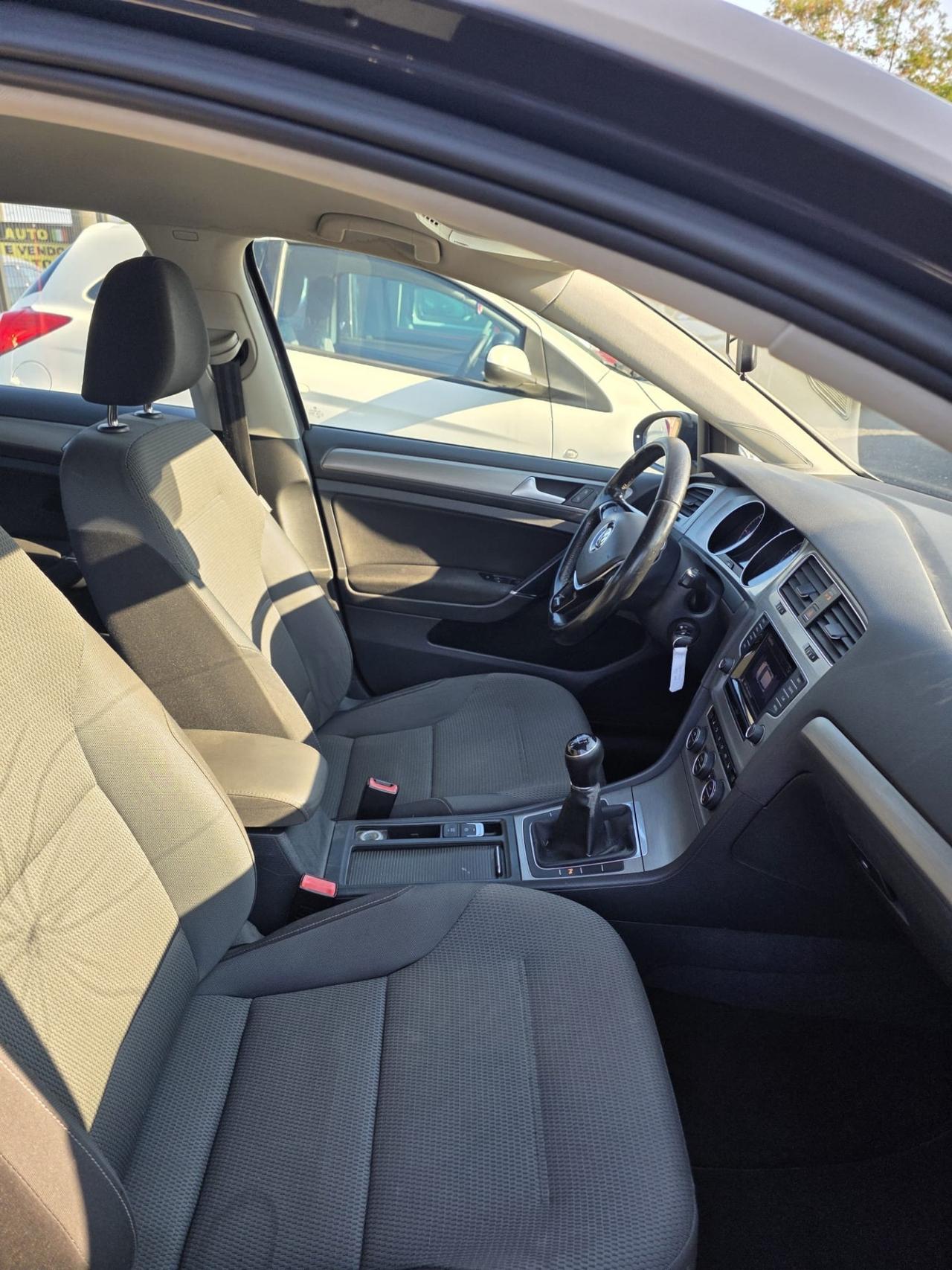 Volkswagen Golf 1.6 TDI. Comfortline 2015