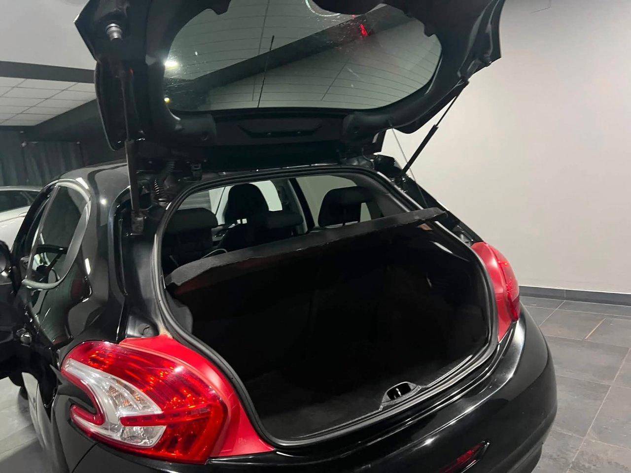 Peugeot 208 208 1.4 hdi 5 Porte TOTAL BLACK