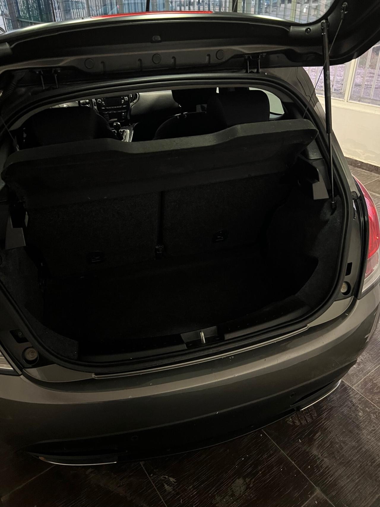 Lancia Ypsilon 1.3 MJT 16V 95 CV 5 porte S&S S Momodesign