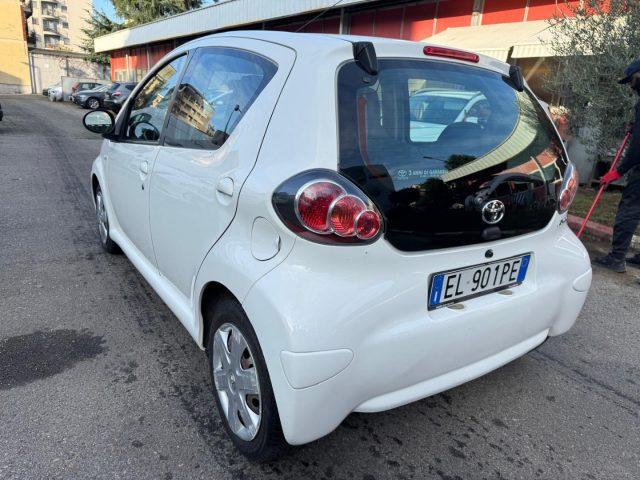 TOYOTA Aygo 1.0 12V VVT-i 5pt Connect Navi AUT.