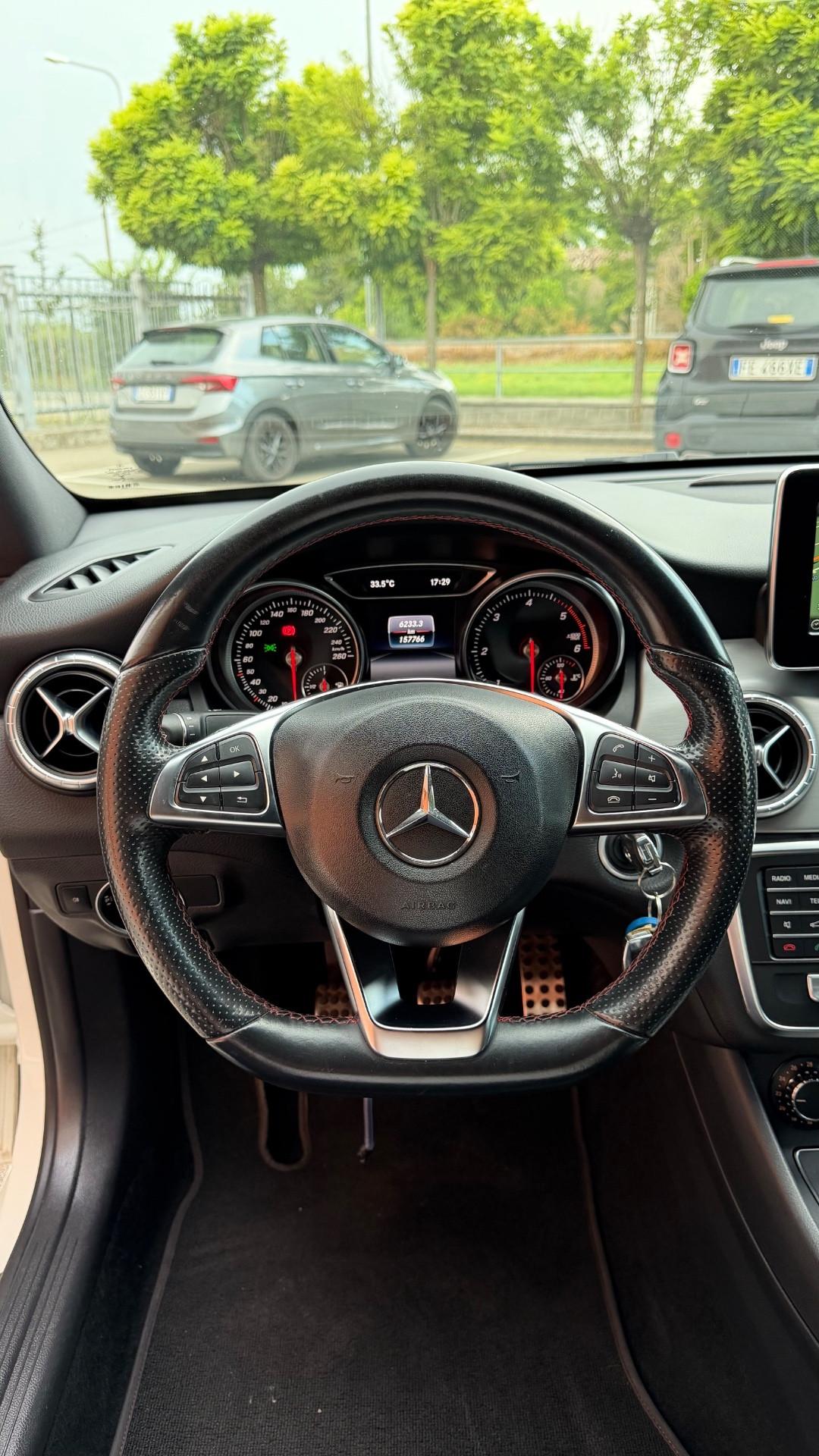 Mercedes-benz CLA 180 d Premium