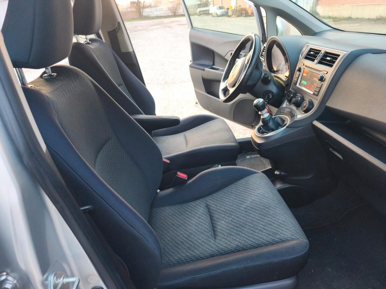 Toyota Verso-S 2011---1.3 Benzina Neopatentati