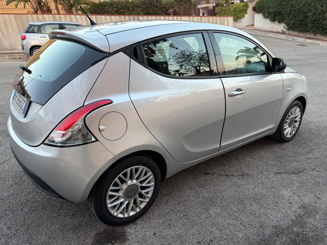 Lancia Ypsilon 1.2 Benz ideale per neopatentati