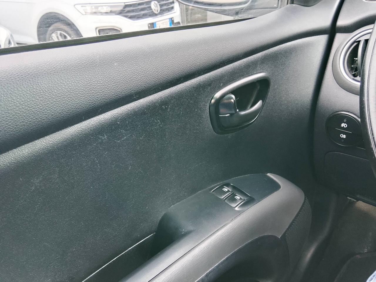 Hyundai i10 1.1 GPL CASA MADRE