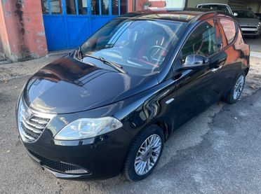 Lancia Ypsilon 1.2 69 CV 5 porte Black/Red