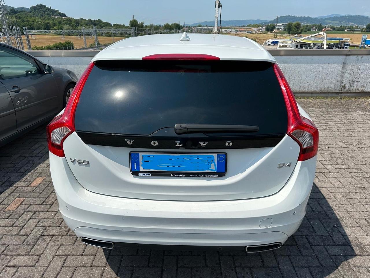 Volvo V60 D4 Geartronic R-design Kinetic