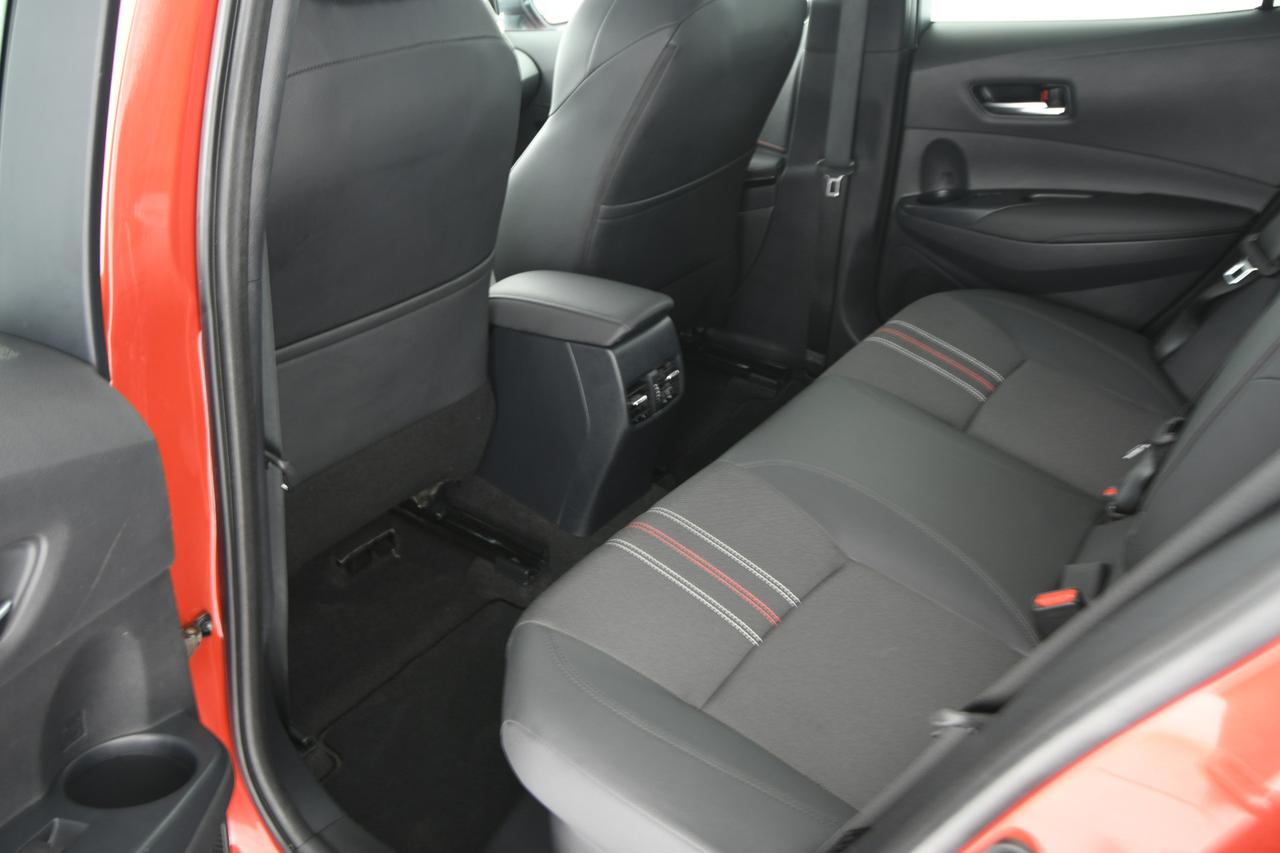 TOYOTA Corolla 2.0h GR Sport cvt CAMERA+ACC+APP CONNECT