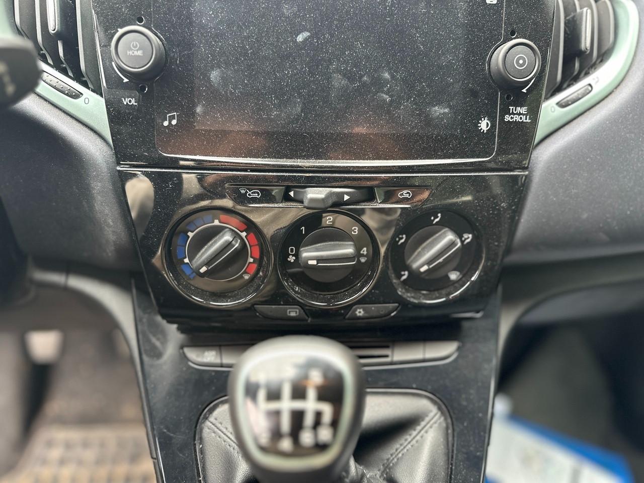 LANCIA Ypsilon III 2021 - Ypsilon 1.0 firefly hybrid Gold s&s 70cv