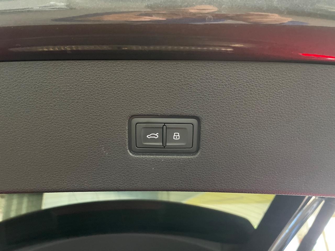 Audi Q8 50 TDI 286 CV quattro tip Sport Sedili Guscio