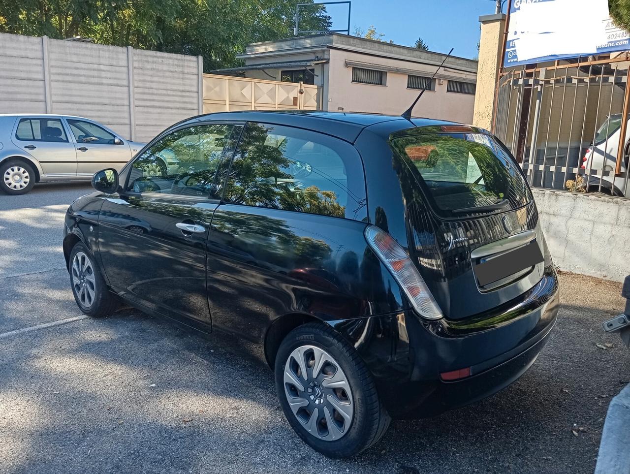 Lancia Ypsilon 1.2 Argento valuto permute