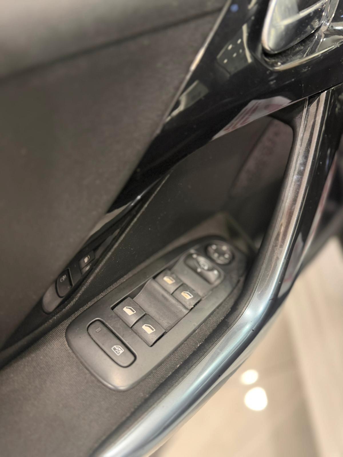 Peugeot 208 2014 Allure 1.2cc Benzina