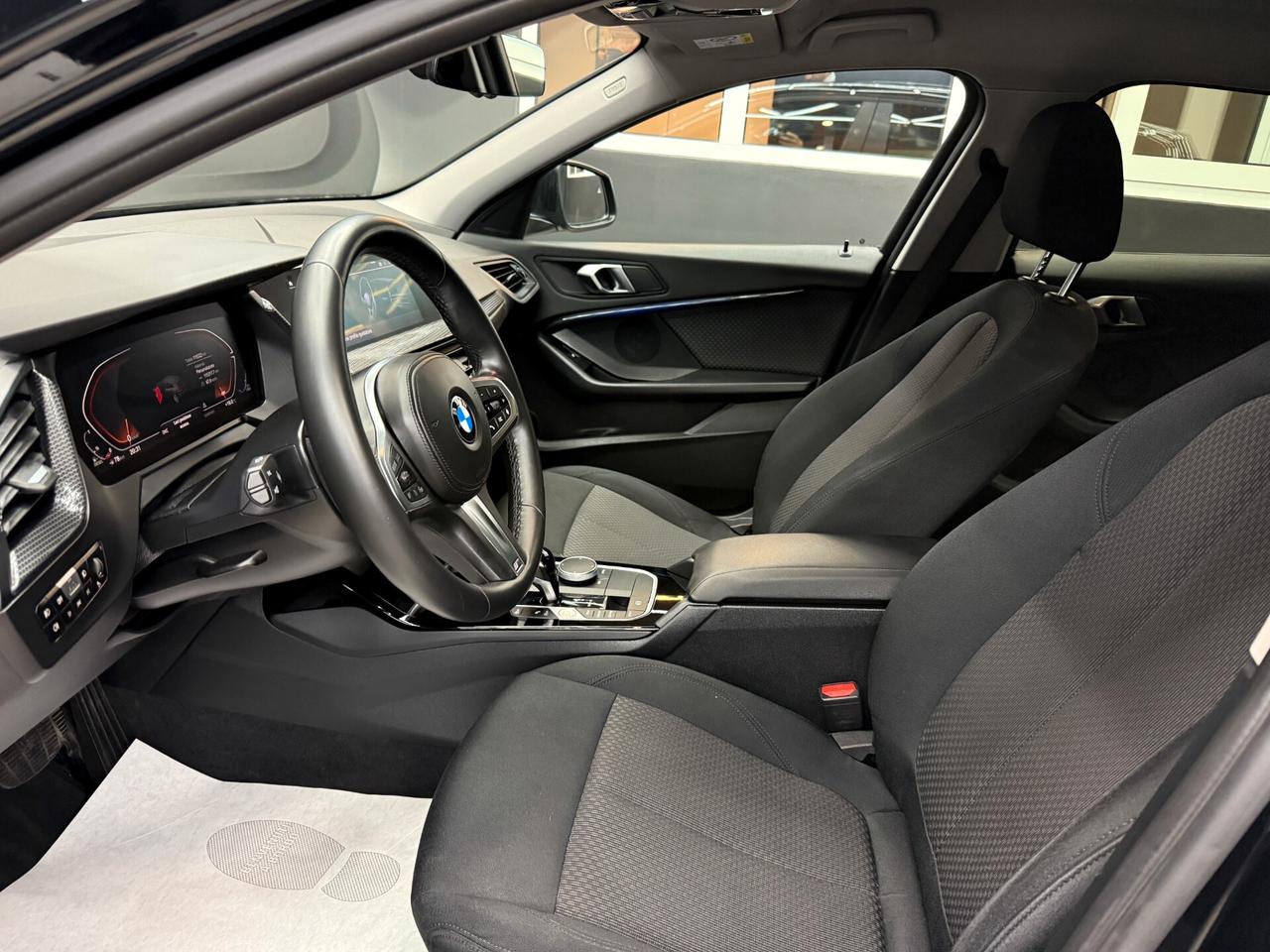 Bmw 118 118d 5p. Business Advantage