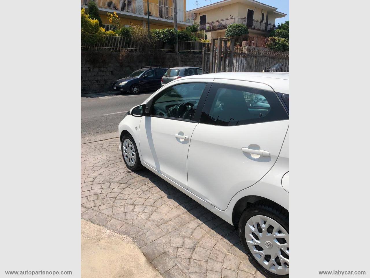 TOYOTA Aygo Connect 1.0 VVT-i 72 CV 5p. x-play