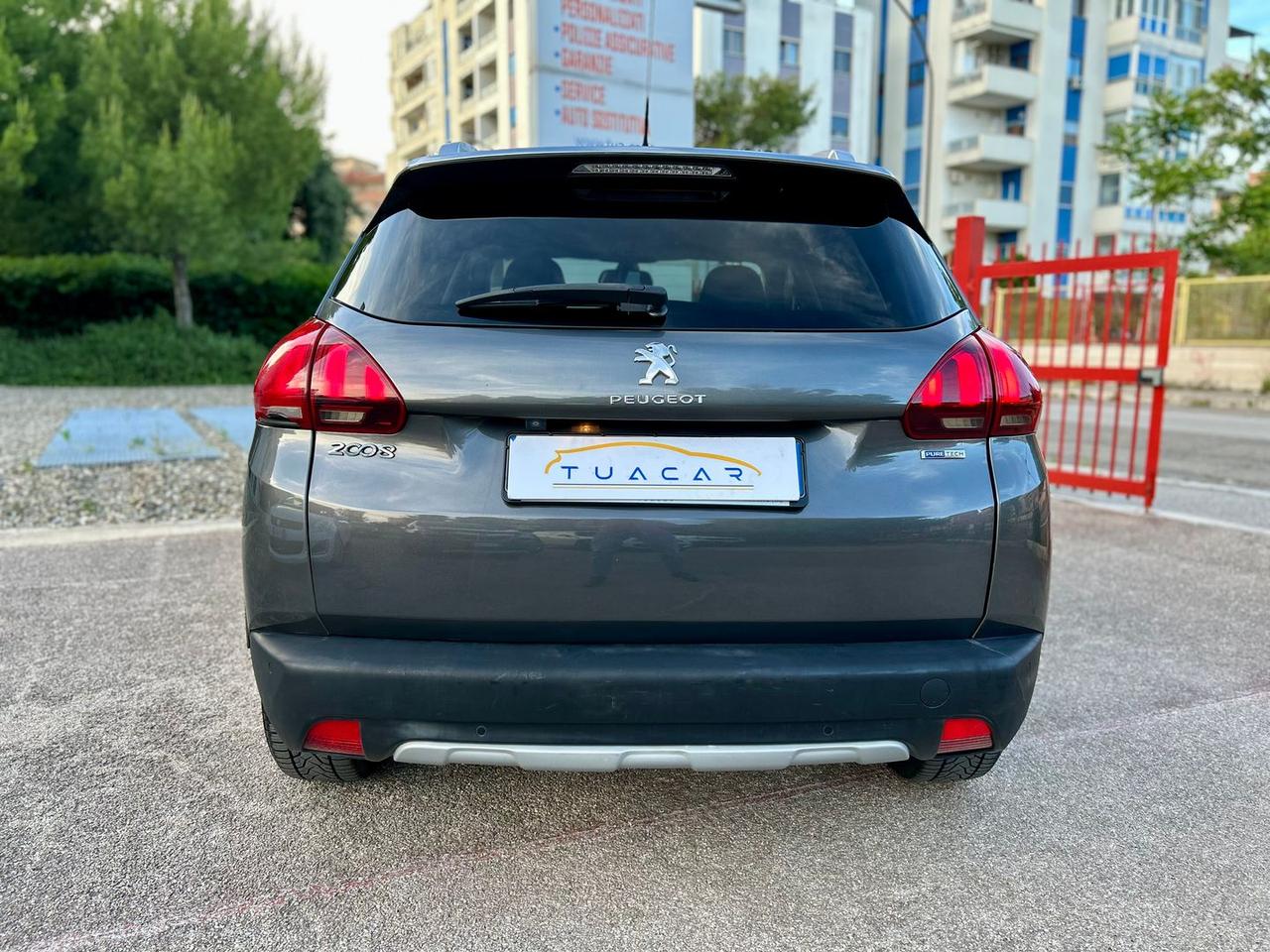 Peugeot 2008 Allure 1.2 PureTech 110