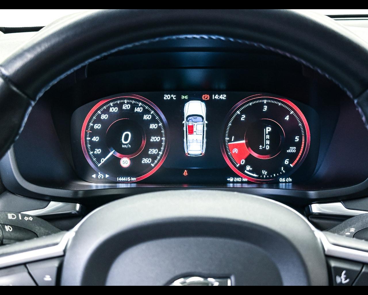VOLVO V60 (2018-->) - V60 D3 Geartronic Momentum Business