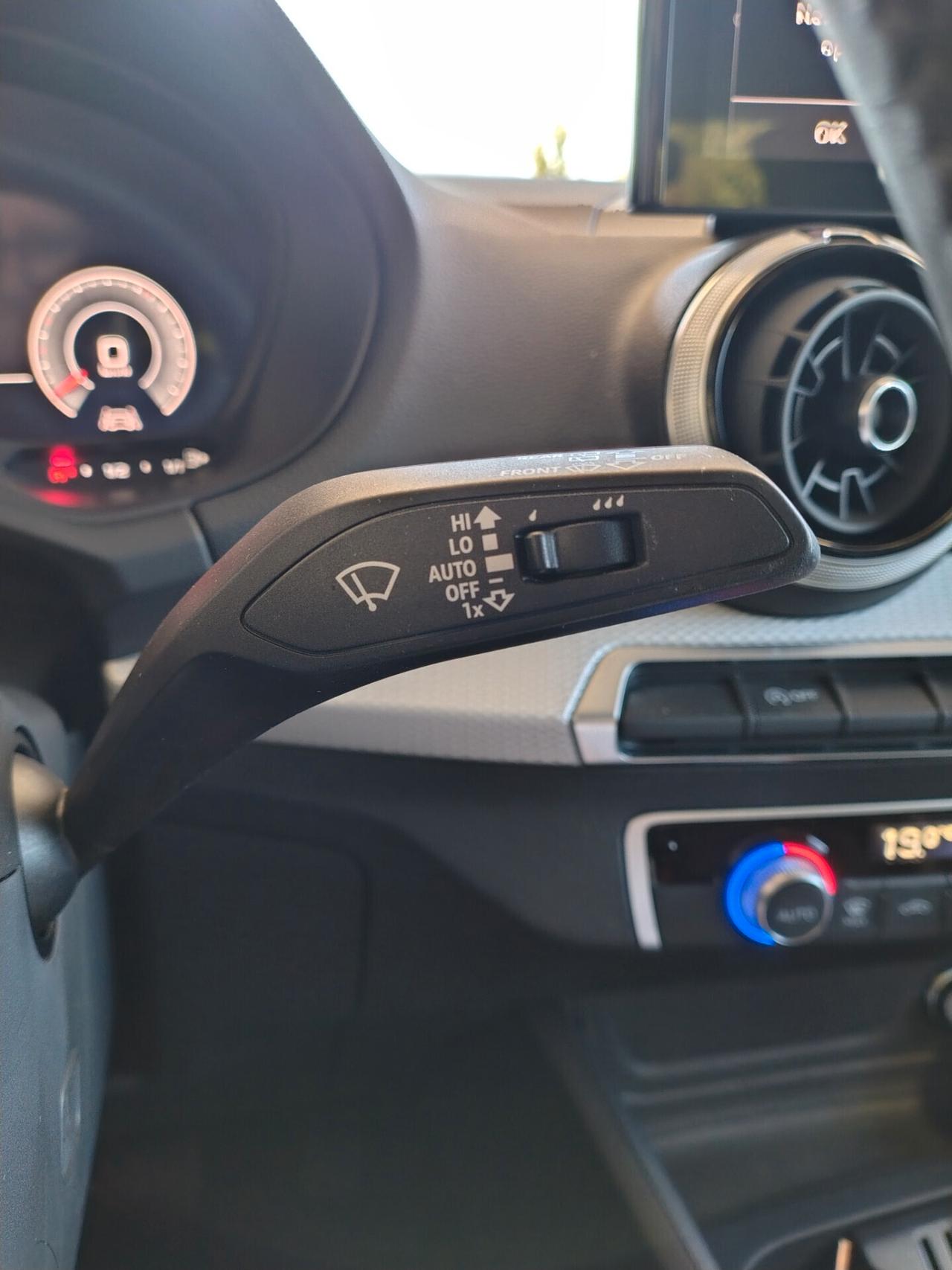 Audi Q2 35 TDI S tronic Identity Black