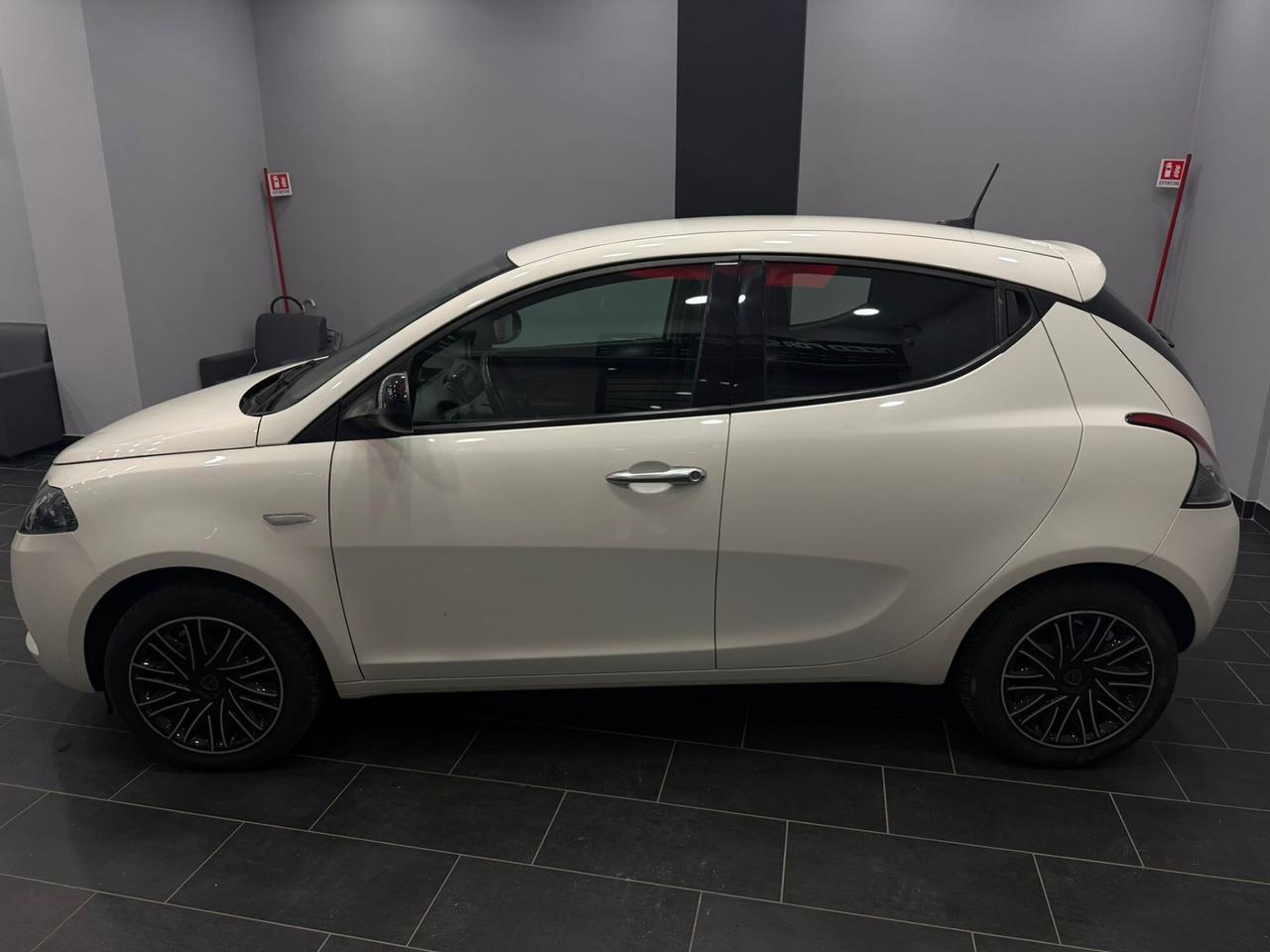 Lancia Ypsilon 1.0 FireFly 5 porte S&S Hybrid Ecochic Gold