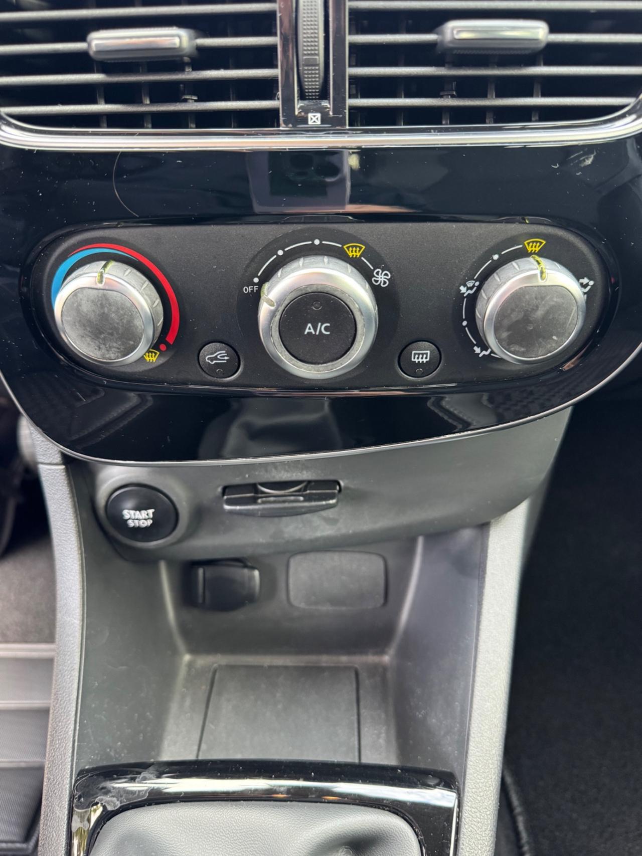 Renault Clio 1.5 dCi FARI FULL LED