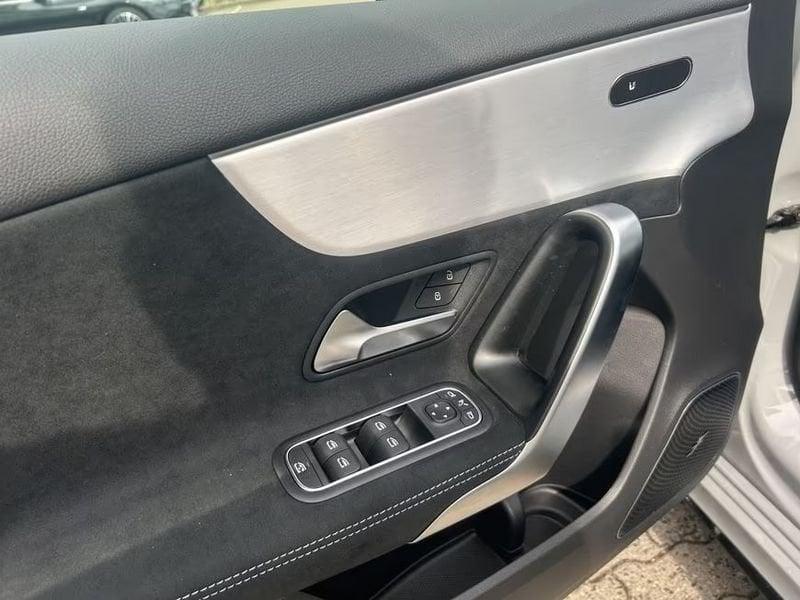 Mercedes-Benz Classe A A 180 d AMG Line Advanced Plus Night Pack 19" Camera 360°