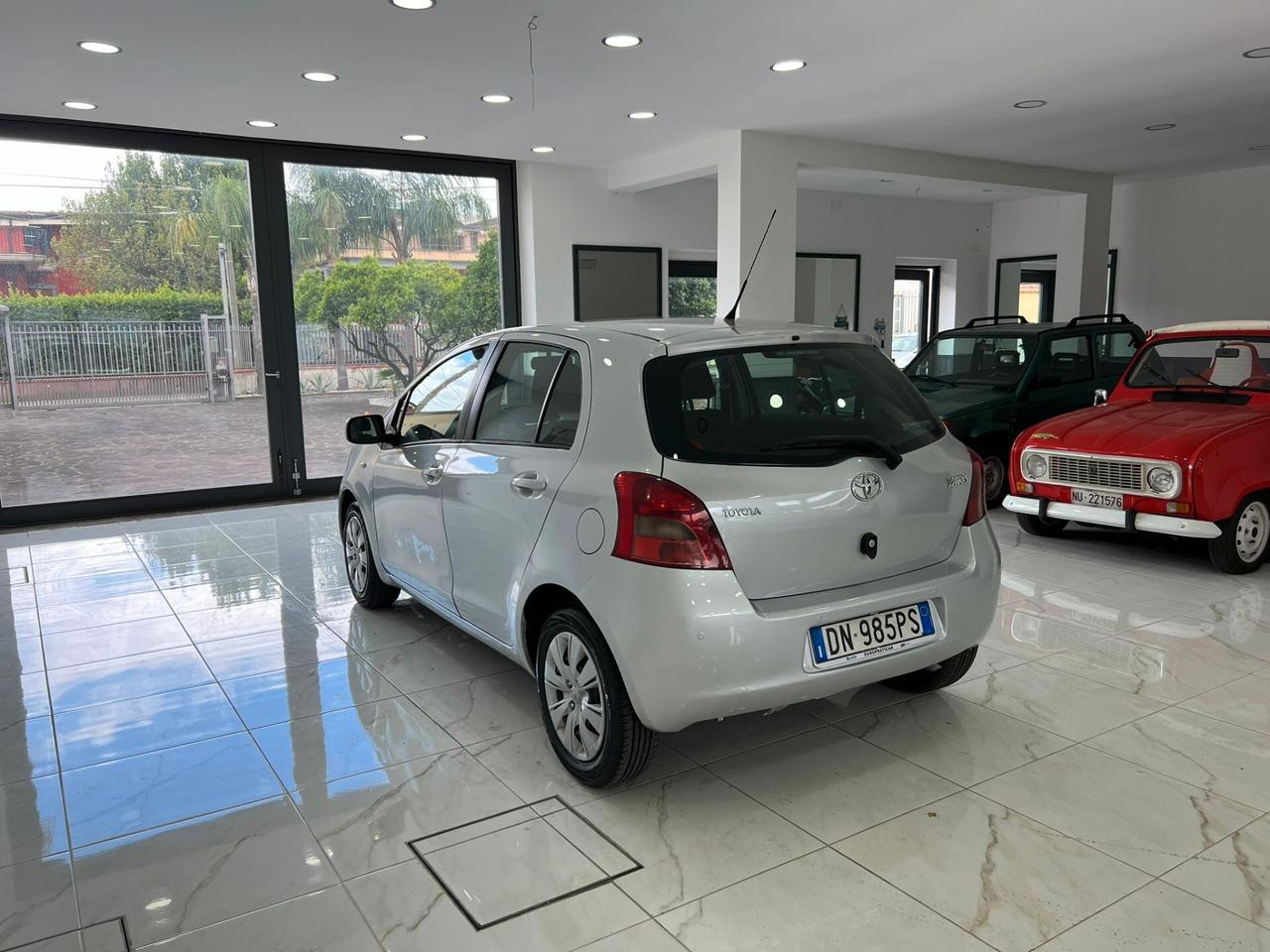 Toyota Yaris 1.0 5 porte Sol PER NEOPATENTATI