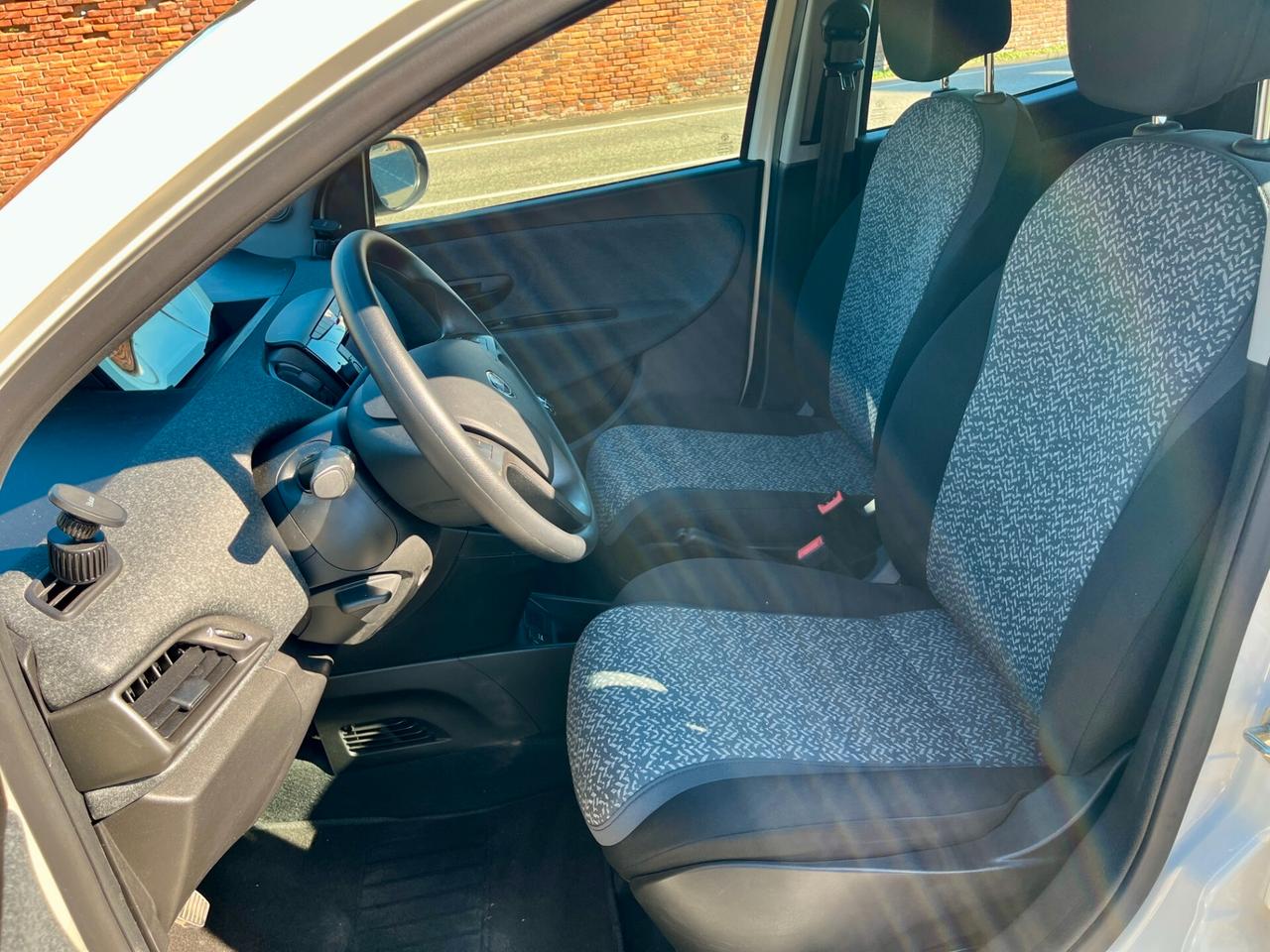 Lancia Ypsilon 1.0 hybrid firefly - 10.000km