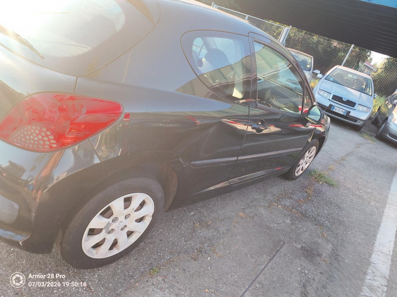 Peugeot 207 1.4 8V 75CV 3p. ONE Line