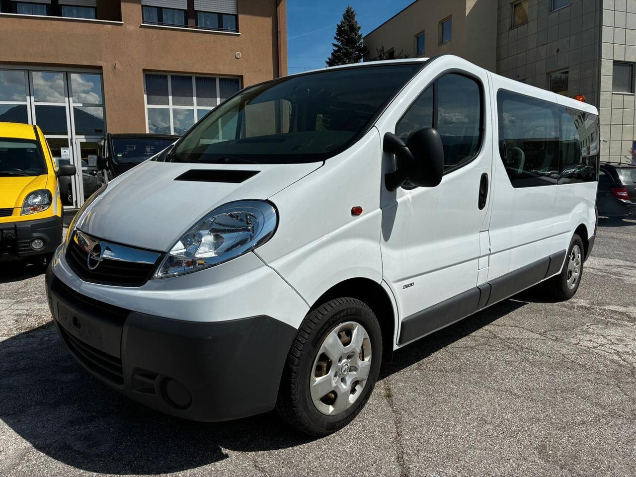 OPEL VIVARO 2.0 CDTI 8POSTI PASSO LUNGO GANCIO TRAINO KM115MILA