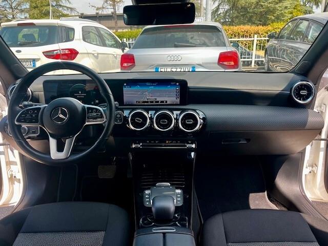 Mercedes-Benz CLA 200 Shooting Brake d Executive "NAVI / PDC /TELECAMERA /